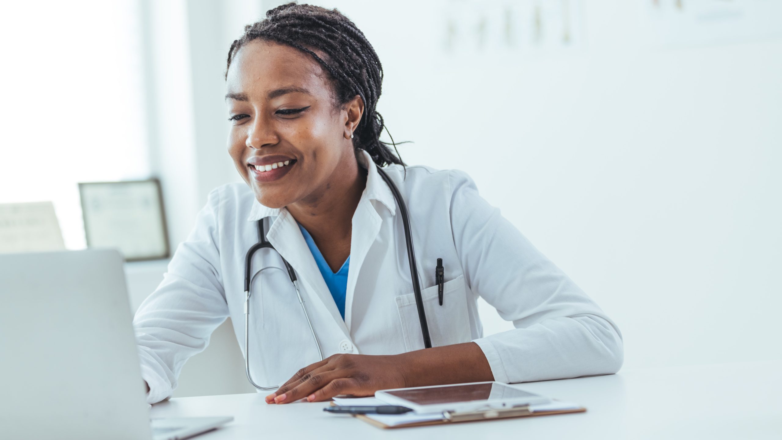 Clinician using WellNest